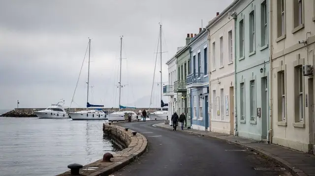 Simon's Town: navy port and penguin town